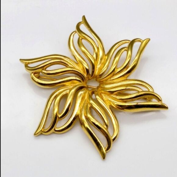 VINTAGE ESTATE SIGNED MONET GOLD TONE FLOWER 3" BROOCH EXCELLENT CONDITION - Picture 5 of 8